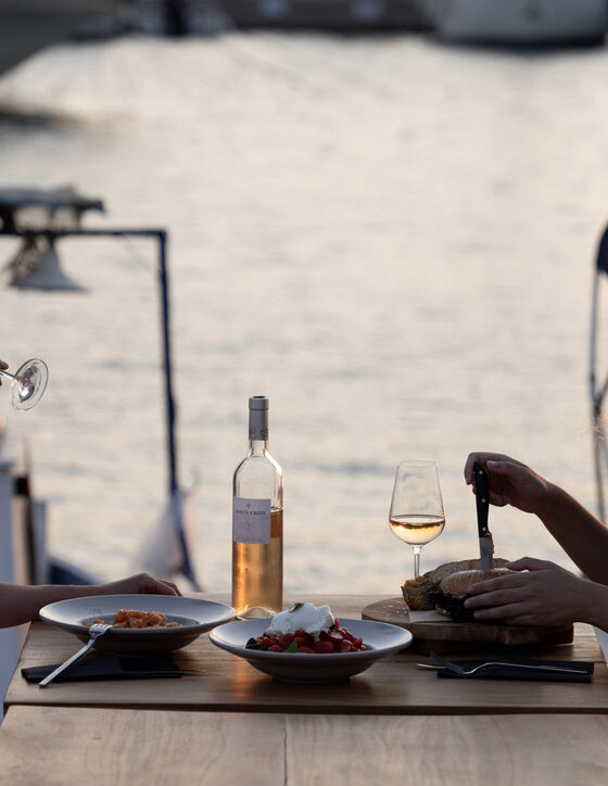 Υacht Club Paleros: Το νέο fair trade εστιατόριο στην Πάλαιρο προσφέρει μια farm to table εμπειρία! 