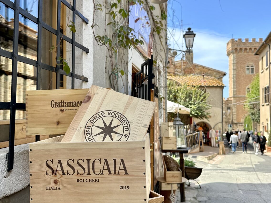 Λάτρης του κρασιού; Μάθε το χωριό της Τοσκάνης που πρέπει οπωσδήποτε να επισκεφθείς… 