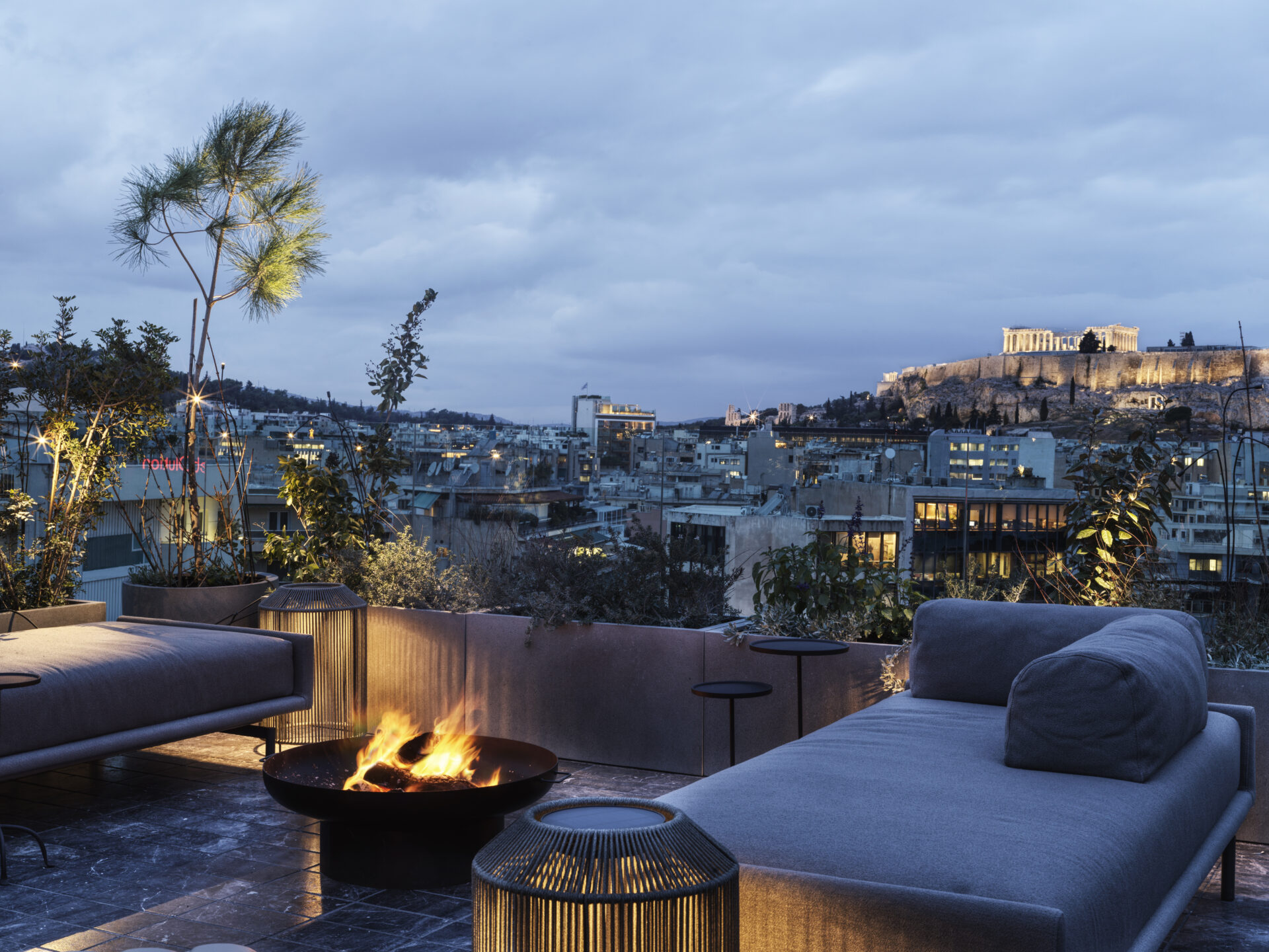 Θέλετε να ξυπνάτε & να κοιμάστε με θέα την Ακρόπολη; Αυτές είναι οι σουίτες που πρέπει να ανακαλύψετε…