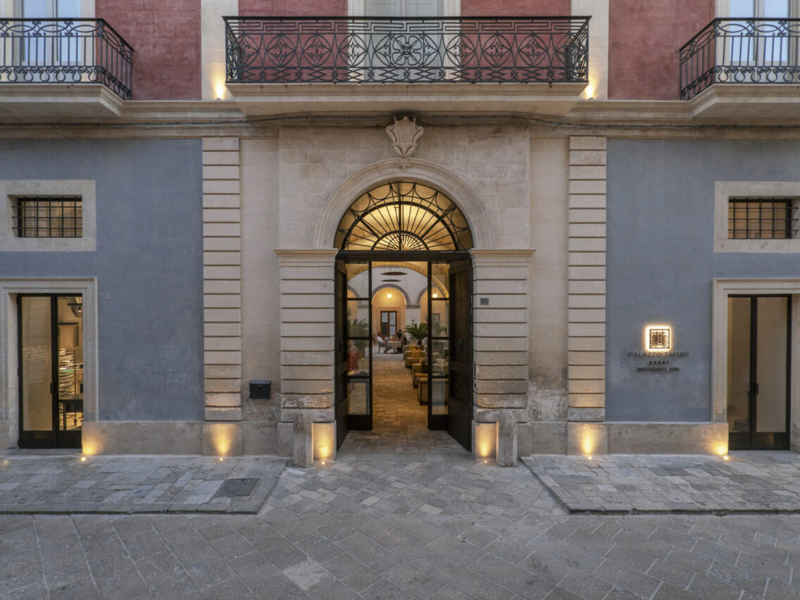 Aυτό το αριστοκρατικό palazzo στo Nardό μετέτρεψαν δύο Γάλλοι σε ένα από τα ομορφότερα boutique hotels της Puglia! 