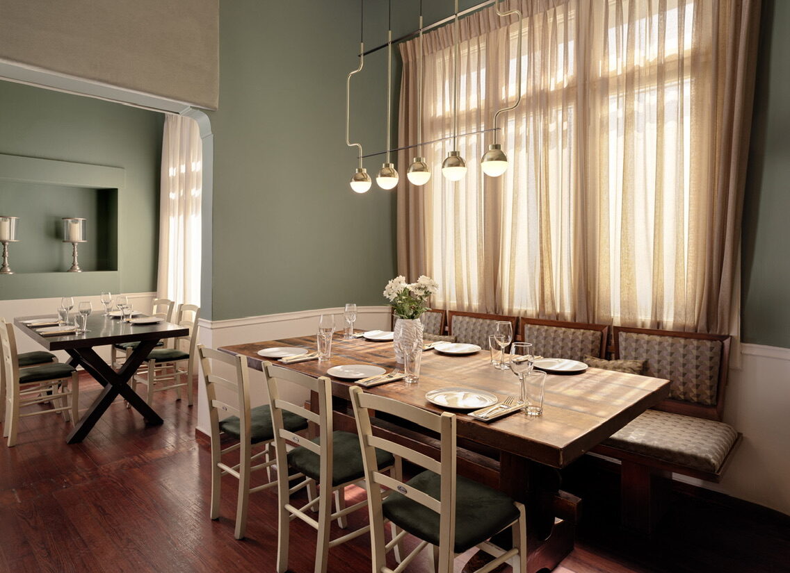 Ένα γαστρονομικό ταξίδι στη Μάνη… μόλις λίγα βήματα από την Ακρόπολη!