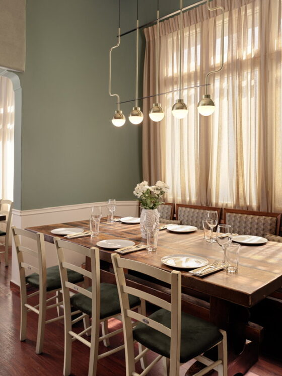 Ένα γαστρονομικό ταξίδι στη Μάνη… μόλις λίγα βήματα από την Ακρόπολη!