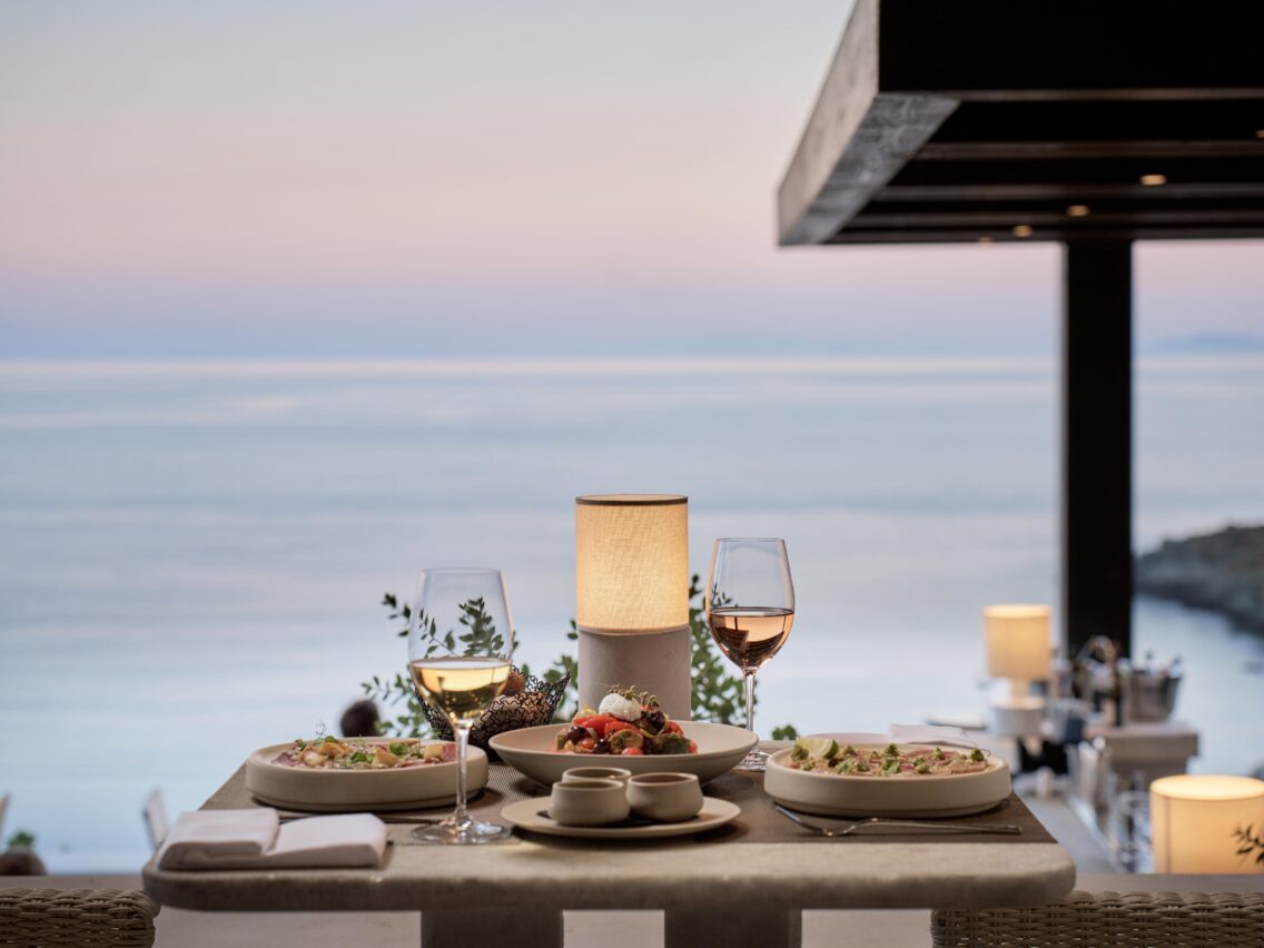 Eos & Νosti: Ο Σταμάτης Μαρμαρινός υπογράφει τη γαστρονομική εμπειρία στο Odera Tinos!