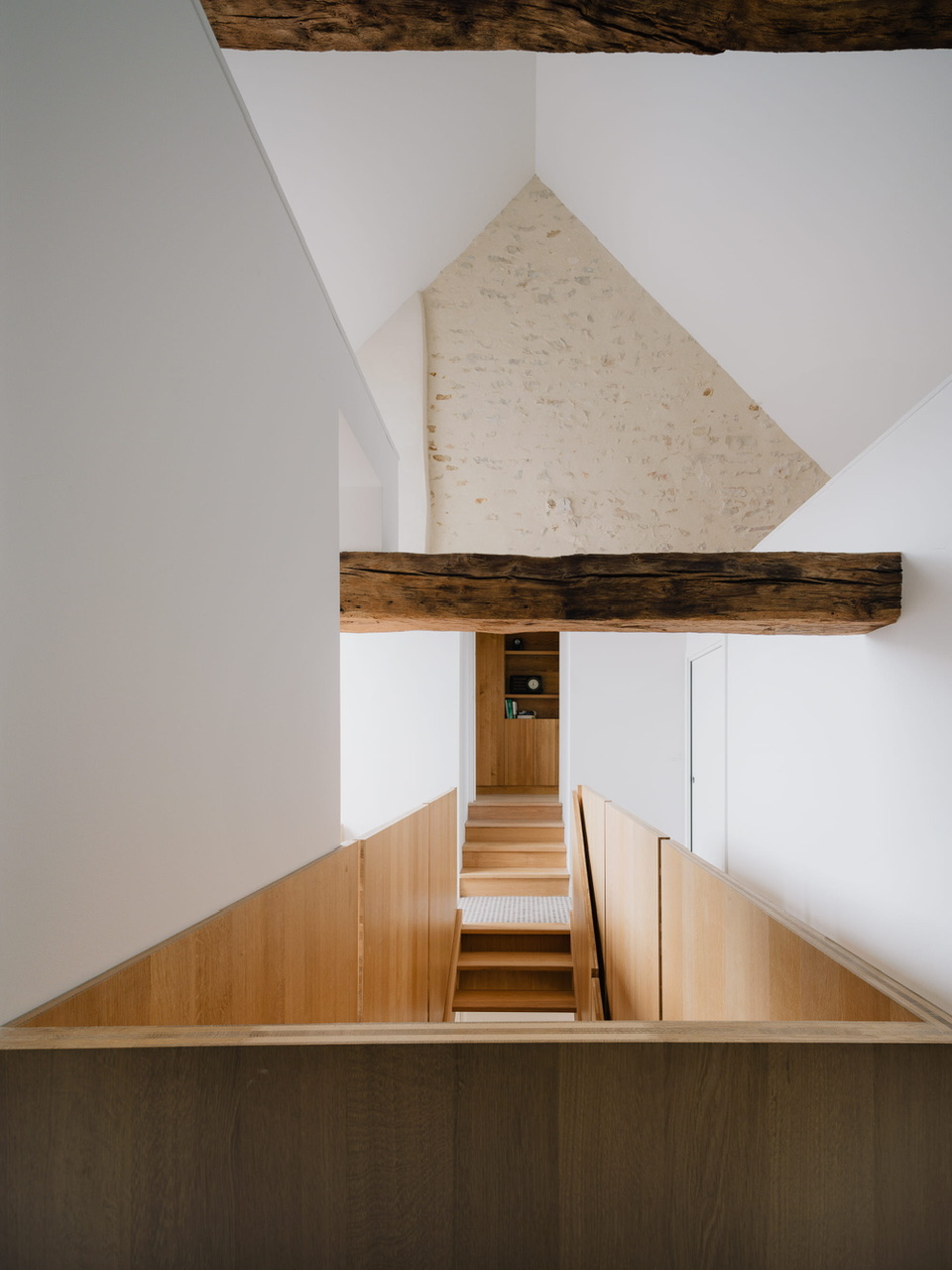 Πώς μια αγροτική κατοικία στη Βουργουνδία αναγεννήθηκε μέσα από το σύγχρονο design…