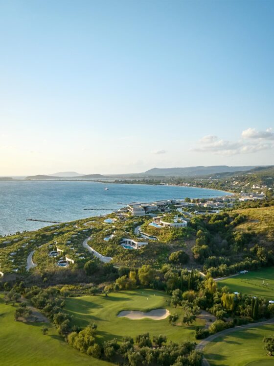 Από υψηλή γαστρονομία και high-end mixology, μέχρι ολιστική ευεξία και μαρκοζωία… Τι επιφυλάσσει η φετινή μεταμόρφωση του Mandarin Oriental Costa Navarino!