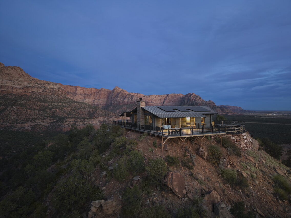 Booking.com: Το παράδοξο των γενεών στα βιώσιμα ταξίδια! Tι έδειξε η έρευνα για υπερτουρισμό και ακραία καιρινά φαινόμενα