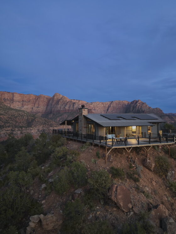 Booking.com: Το παράδοξο των γενεών στα βιώσιμα ταξίδια! Tι έδειξε η έρευνα για υπερτουρισμό και ακραία καιρινά φαινόμενα