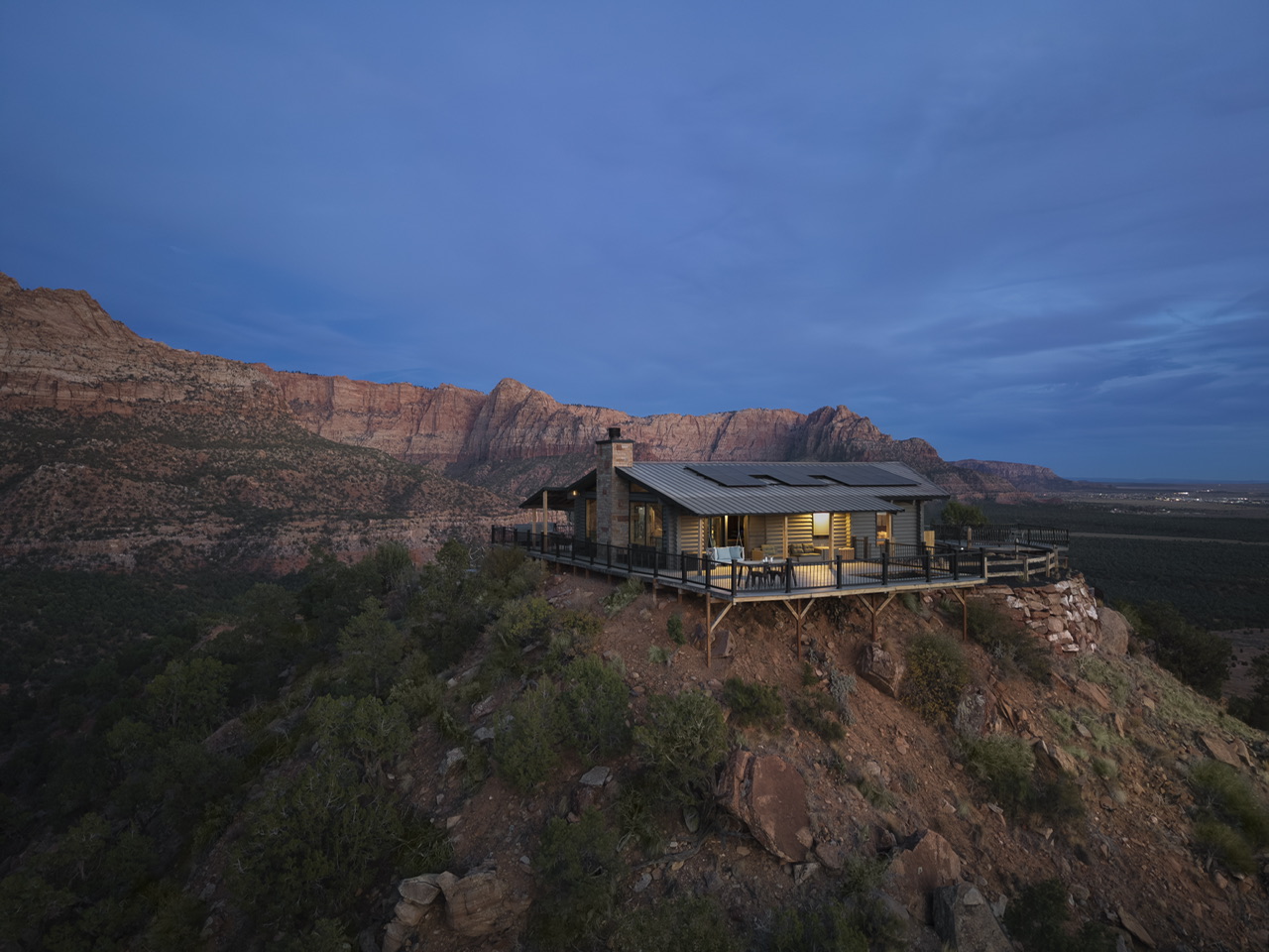 Booking.com: Το παράδοξο των γενεών στα βιώσιμα ταξίδια! Tι έδειξε η έρευνα για υπερτουρισμό και ακραία καιρινά φαινόμενα