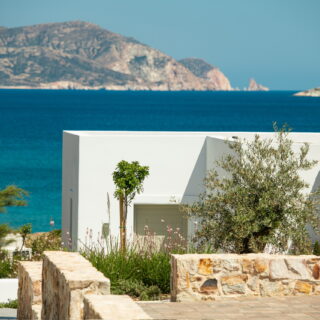 Booking.com: Το παράδοξο των γενεών στα βιώσιμα ταξίδια! Tι έδειξε η έρευνα για υπερτουρισμό και ακραία καιρινά φαινόμενα