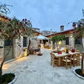 OROSEA Paros: Το νέο adults only καταφύγιο της Πάρου με θέα στο Αιγαίο και δικό του αμπελώνα…