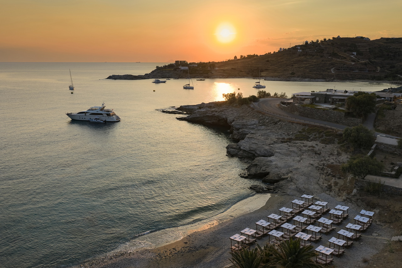 Ο Δημήτρης Κατριβέσης πίσω από το Salt House, στο ολοκαίνουριο Domotel Kea στον Κούνδουρο!